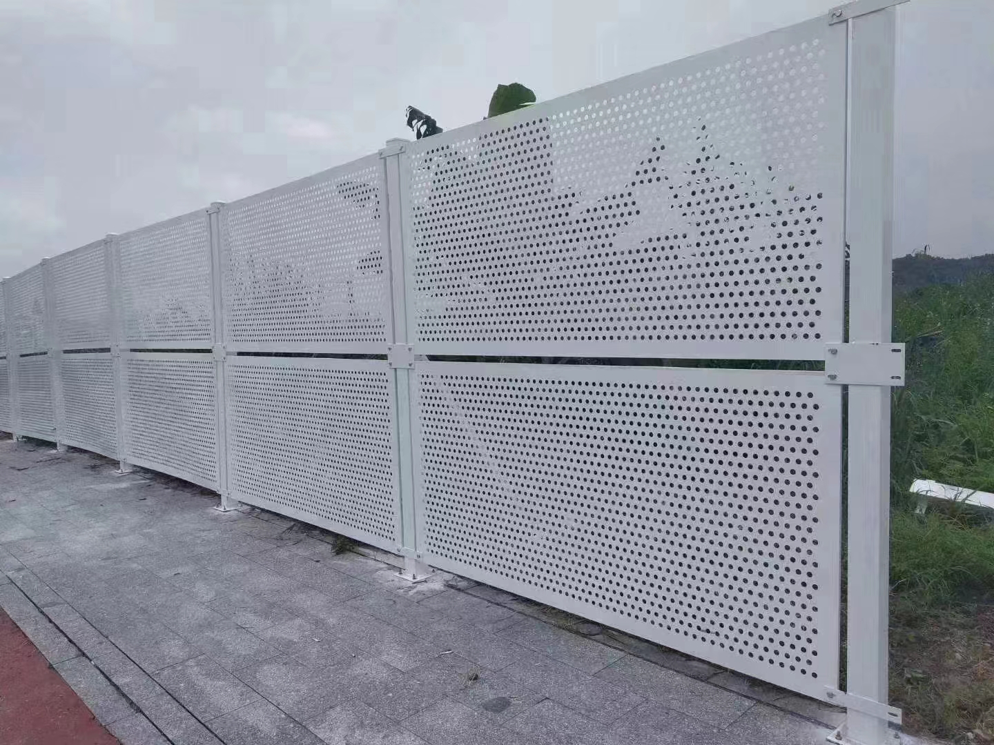 臨時(shí)施工圍擋措施有哪些？旭東鋼構(gòu)廠家