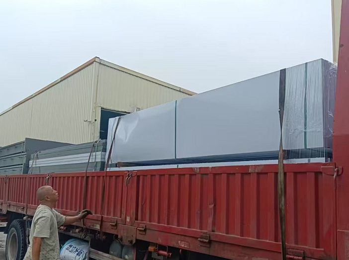 圍擋裝得穩(wěn)，項(xiàng)目跑得快！旭東鋼圍擋助力東莞工地高效施工